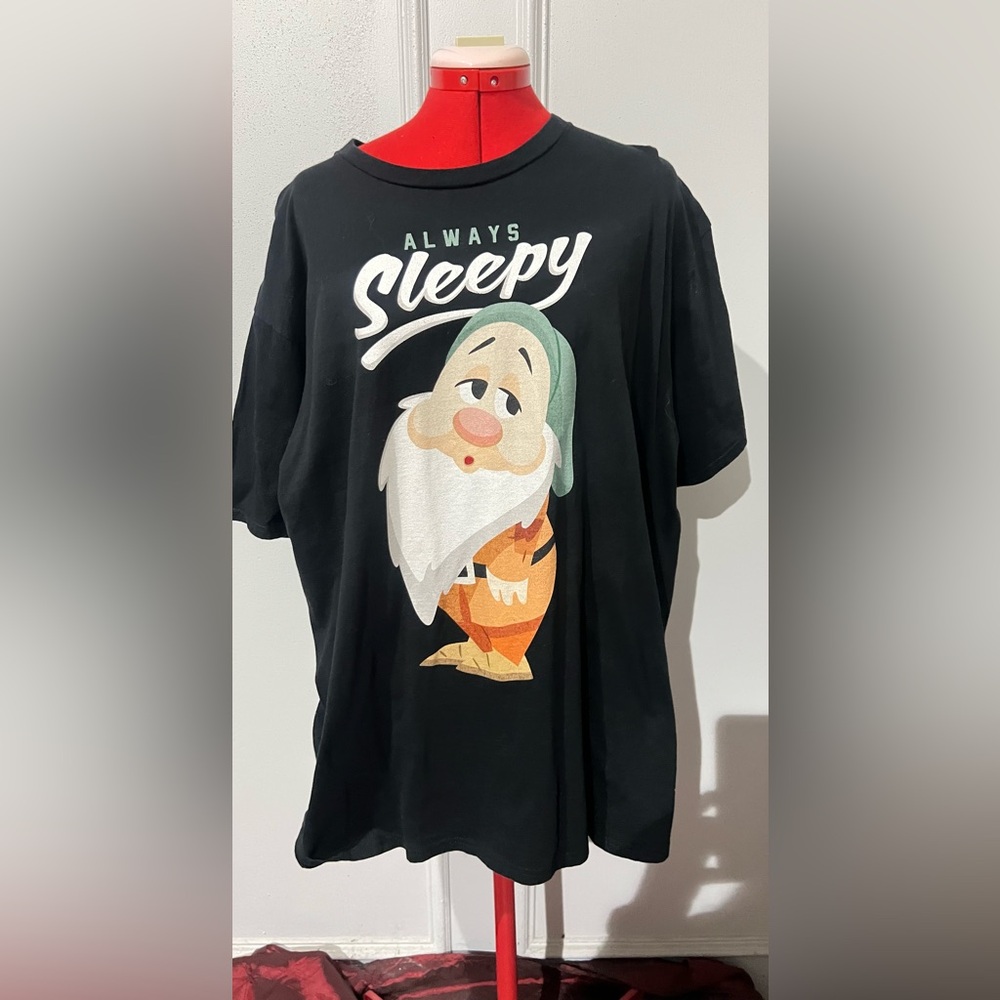 Disney Snow White Seven Dwarfs Sleepy Black Graphic Tee Size 2X unisex